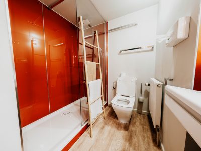 AlexCelles-Hebergement-01-Suite-Douche-LKP02447