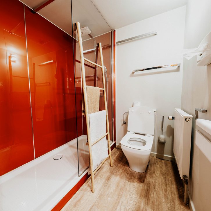 AlexCelles-Hebergement-01-Suite-Douche-LKP02447